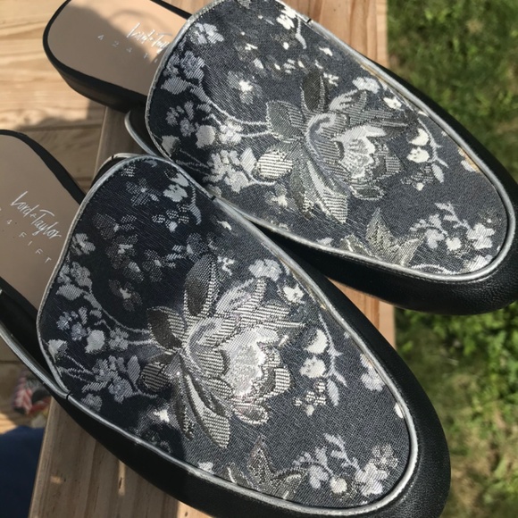 🔴Slip On Embroidered Elegant Leather Lord and Taylor Shoes - Picture 6 of 13